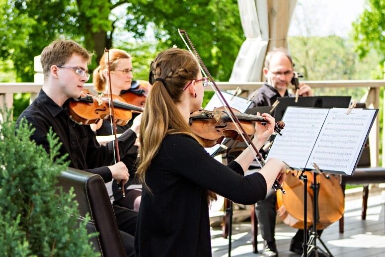 Wedding in Prague Spring Chateau